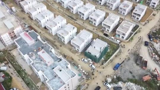 Shkelën lejen, bllokohet ndërtimi i disa vilave në Farkë! Koçiu: Askush nuk është mbi ligjin (VIDEO)