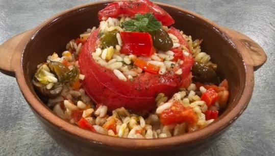 Domate të mbushura me një shije speciale nga zonja Albana