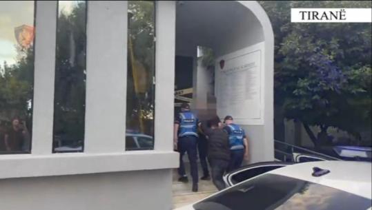 Tiranë/ Kërcënuan të riun dhe familjen e tij, një i arrestuar dhe një në kërkim! Katër të tjerë nën hetim