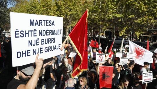 Projektligji për barazinë gjinore, qytetarët protestë para Kuvendit! Jo gjinorizimit të fëmijëve, është genocid