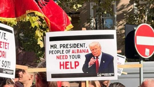 FOTOLAJM/ Protesta para Kuvendit për pr.ligjin e barazisë gjinore, qytetarët i kërkojnë ndihmë presidentit amerikan