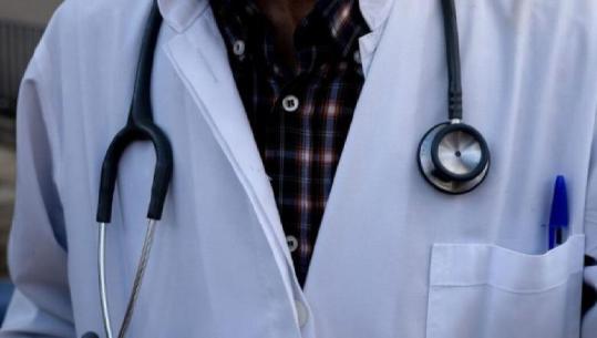 'Kam qejf të shkoj me ty', ngacmoi seksualisht pacienten, arrestohet mjeku në Tiranë