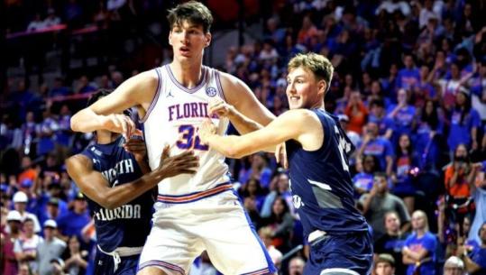 Njihuni me Olivier Rioux, basketbollistin 19-vjeçar që vendosi rekord në SHBA! I gjatë 2.36 metër, vesh këpucë me numrin 55