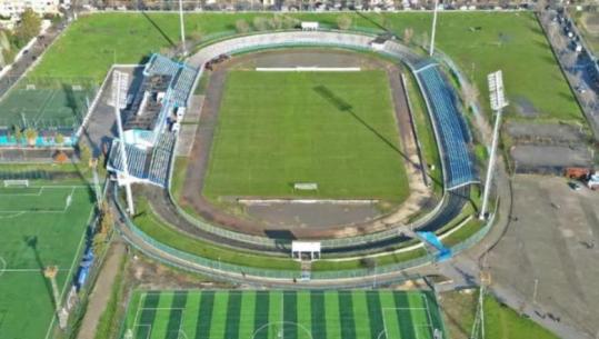 Durrës/ Sherr në futbollin e vajzave mes lojtareve të Teutës dhe Gramshit, gjyqtarja Rusta akordon 4 kartona të kuq