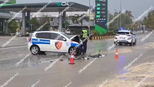 Aksident në Fier, makina e policisë përplaset me një mjet tjetër, plagosen dy efektivë dhe shoferja (VIDEO)