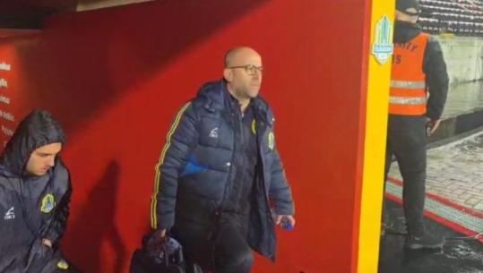 VIDEOLAJM/ Kandidat për bashkinë e Cërrikut, mjeku Hoxha ‘lë’ zgjedhjet për ndeshjen e Superligës