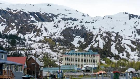 Brenda qytetit ku të gjithë jetojnë nën një çati