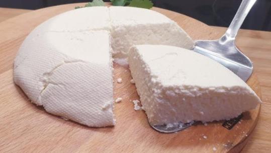 Djathë nape nga zonja Albana