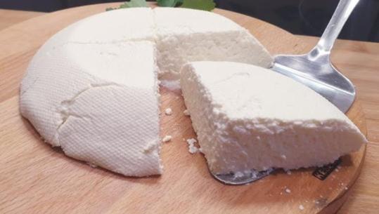 Djathë nape nga zonja Albana