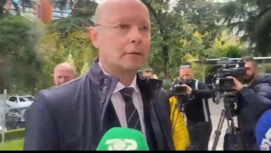 Deputetë demokratë shkojnë në selinë e PD për mbledhjen e thirrur nga Bardhi, Kaso: Kush tha që ka bojkot?