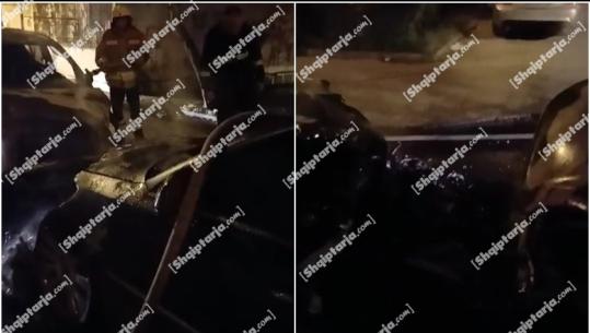 Vlorë/ Zjarrvënie e qëllimshme? Makina e parkuar përfshihet nga flakët, digjet edhe një tjetër pranë saj (VIDEO)