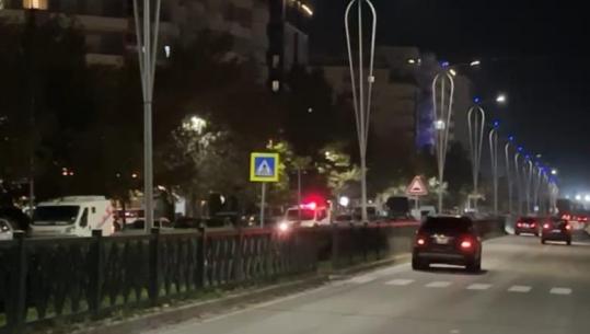 Sherr mes disa personave në Vlorë, plagoset me thikë 30-vjeçari, raportohet në gjendje kritike! Shoqërohen të dyshuarit (EMRI)