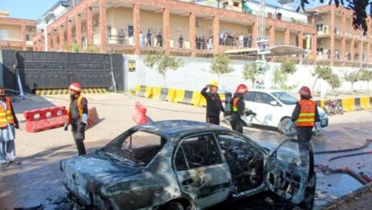 Shpërthim kamikaz jashtë një gjykate në Islamabad të Pakistanit, 12 të vrarë e 21 të plagosur