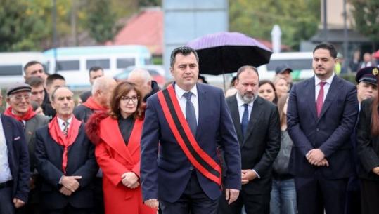 Ceremonia e 81-vjetorit të Çlirimit të Elbasanit, kryebashkiaku Llatja: Kujtojmë me mirënjohje të rënët në këtë ditë të shënuar 