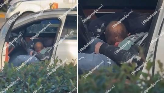 Pamje të rënda nga atentati në Rinas/ Viktima dhe i plagosuri brenda makinës pak çaste pas masakrës