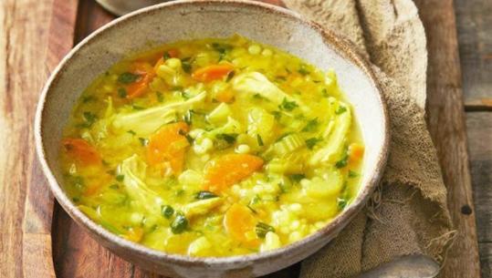 Supë me mish pule dhe perime nga zonja Albana