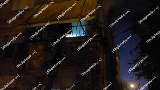 Zjarr në një banesë në lagjen 'Isa Boletini' të Vlorës (VIDEO)