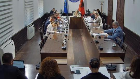 Buxheti 2026/ Balluku mungon tek ‘Ekonomia’, PD: Të vijë të japë llogari për milionat që janë vjedhur