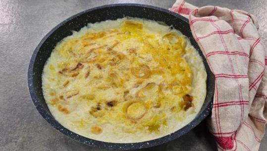 Tavë me pure dhe qepë të furrës nga zonja Albana