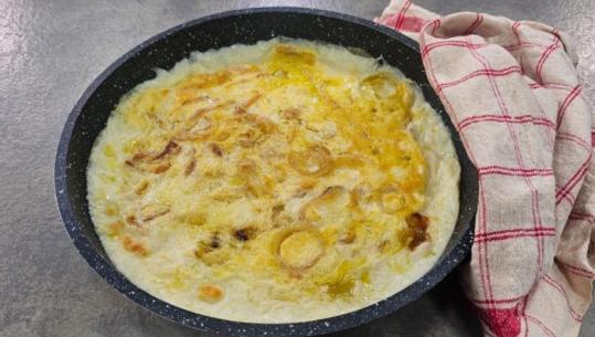 Tavë me pure dhe qepë të furrës nga zonja Albana