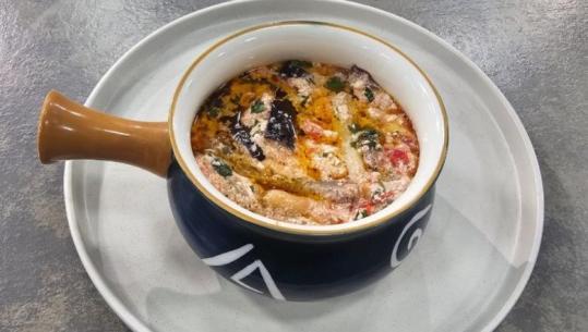 Patëllxhanë me domate e erëza të freskëta nga zonja Albana