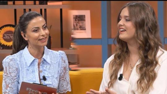  S’do ta besoni zërin e saj! 14-vjeçarja këndon këngë popullore në 4 gjuhë