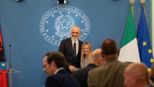 Rama kritikon fotografët italianë: Edhe ato fotot që i bëni i keni shumë të shëmtuara (VIDEO)