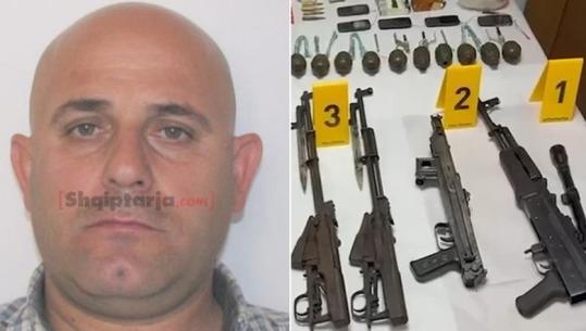 Arsenali në Fushë-Krujë, policia: U gjetën 3 kallëpe tritol, 12 granata dore, 4 armë zjarri, 6 mijë fishekë, lëndë plasëse dhe mbi 2 kg kanabis