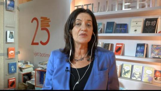 Panairi i librit/ Rita Petro sjell 'Poema e mungesës', shkrimtarja për Report Tv: Interes nga të gjitha moshat! Të rinjtë të lexojnë më shumë