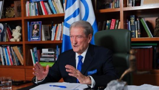 Berisha njofton bisedë live në rrjetet sociale, fansat e 'masakrojnë': Shko në SPAK dhe përballu! Komentet i lexon, fletëthirrjen për 21 janarin jo