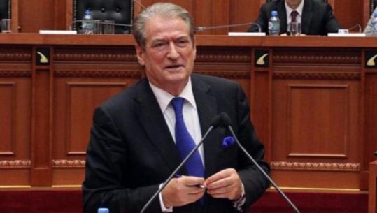 Jam Sali Berisha unë, o budallenj!