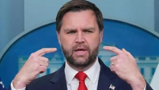 Aksidentohet autokolona e J.D Vance, një oficer policie në gjendje të rëndë