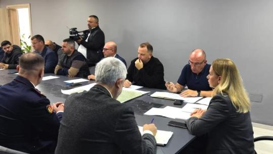 Moti i keq, mblidhet Komisioni i Mbrojtjes Civile në Vlorë, Prefektja: Gadishmëri maksimale, kujdes edhe nga qytetarët 