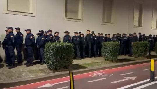 Protesta e opozitës, ‘blindohet’ kryeministria me oficerë policie