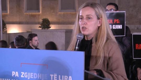 Deputetja Denisa Vata sulmon Eurokomisioneren Marta Kos: Si mund të themi që Shqipëria ka përparuar, gjysma e qeverisë nën hetim