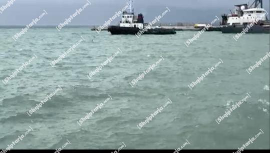 Moti i keq/ Trageti i linjës Brindisi-Vlorë nuk ankorohet në port, shkak erërat e forta dhe dallgët e larta