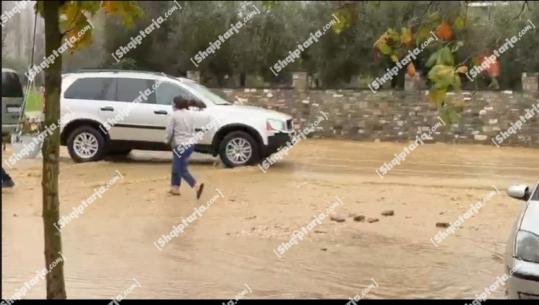 Moti i keq/ Kryetarja e bashkisë Kurbin: Po ndërhyjmë me mjetet e bashkisë! Qytetarët: Ajo e ka fajin, 30 vite nuk ka pastruar kanalet