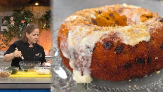 Kek si sfungjer me karrota, arra dhe rrush të thatë nga amvisa Dhurata Dino