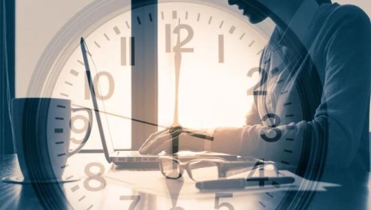 Jeta e natës mund të jetë ngarkesë për zemrën, arteriet dhe psikikën, çfarë të bëjmë nëse funksionojmë vetëm në orët e vona?