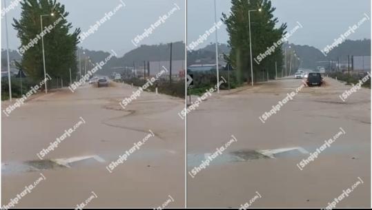 Lumi i Kalasës del nga shtrati, vështirëson qarkullimin në rrugën Sarandë - Delvinë (VIDEO)