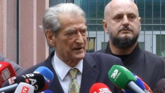 21 janari/ Berisha kapet me gazetarët jashtë SPAK: Po bën punën e prokurorit ti? Garda ka vepruar sipas ligjit, s’ka pasur urdhër për të qëlluar