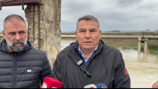 Vlorë/ Kreu i emergjencave civile Çako në urën e Mifolit: Është pika më nevralgjike e shkarkimit të lumit Vjosa! Jemi në gatishmëri