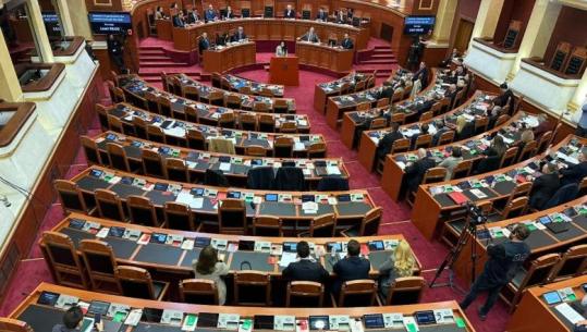 Belinda Balluku merr fjalën në foltore, demokratët braktisin sallën