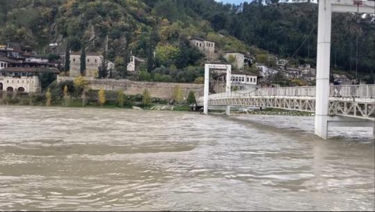 Po lundronin me kanoe në lumin Osum gjatë motit të keq, shoqërohen 3 persona në Komisariatin e Beratit