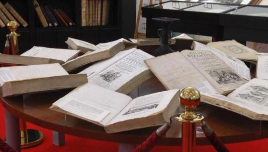 452 botime, koleksioni i rrallë i biblave në Bibliotekë! Historia e shkrimeve të shenjta në shqip në një ekspozitë