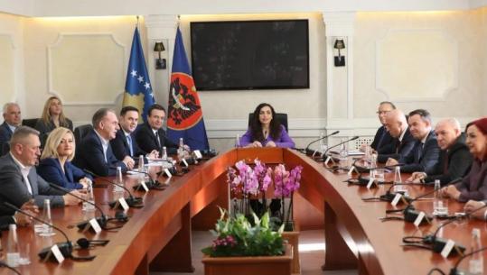 Kosovë/ Kurti dhe Konjufca dështuan të formonin qeverinë, Osmani shpërndan parlamentin! Zgjedhjet e parakohshme më 28 dhjetor