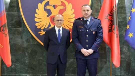 Universiteti i Tiranës nderon me Medalje Ari dy punonjës të Policisë së Shtetit, Proda: Krenarë për oficerët tanë