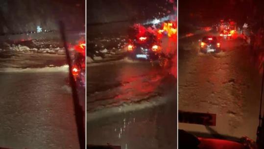 Moti i keq/ Rruga Delvinë-Kardhiq 'pushtohet' nga uji e gurët