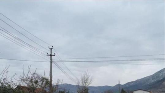 Reshje me intensitet të lartë në qarkun Gjirokastër, probleme në disa akse rrugore dhe furnizimin me energji elektrike 