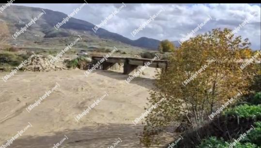 Reshjet e shiut/ Dëmtohet ura e fshatit Glinë në Dropull, izolohen banorët e 5 fshatrave